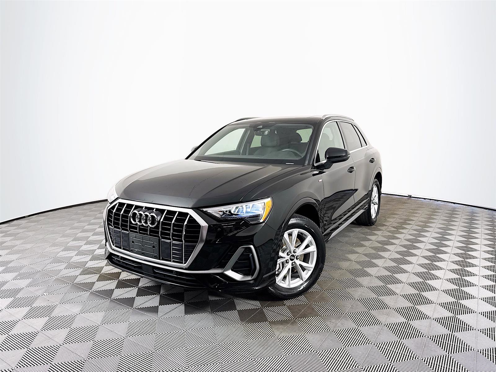 Used 2021 Audi Q3 2.0T Premium w/ Convenience Package image 1