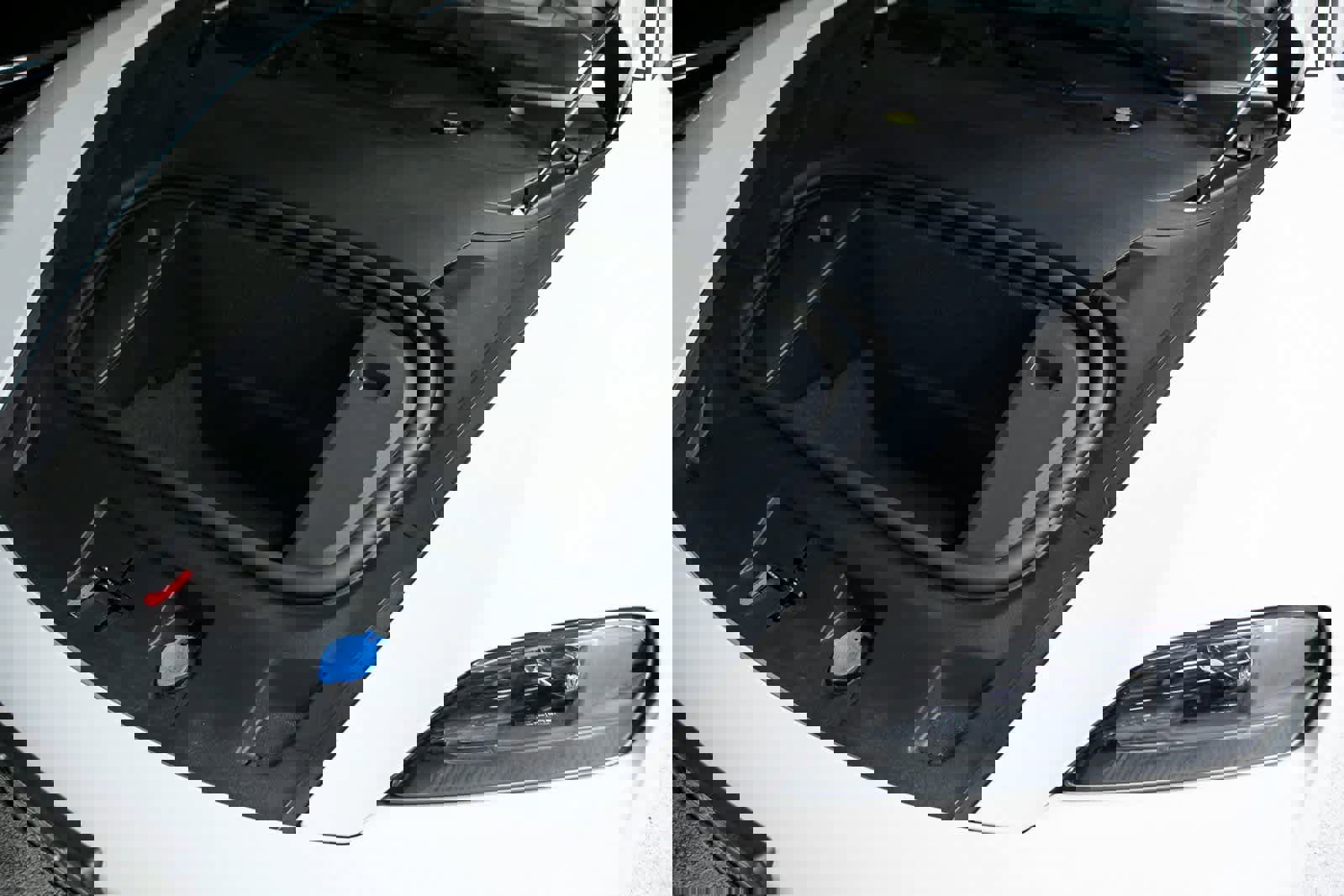 Certified 2025 Porsche Taycan image 31