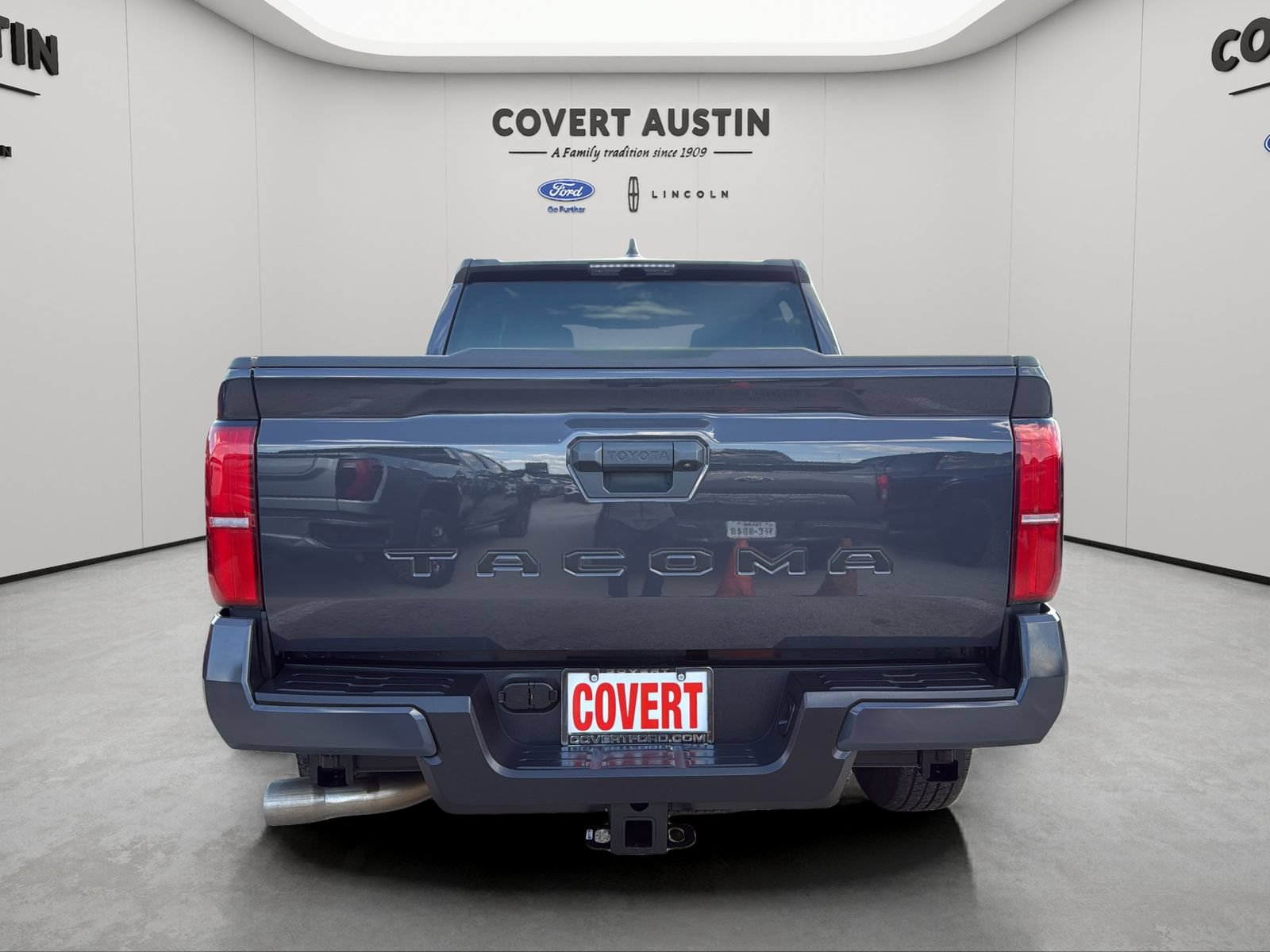Used 2025 Toyota Tacoma SR5 RWD image 4