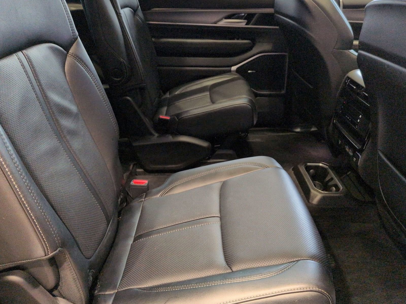 Used 2024 Jeep Wagoneer Series II image 25