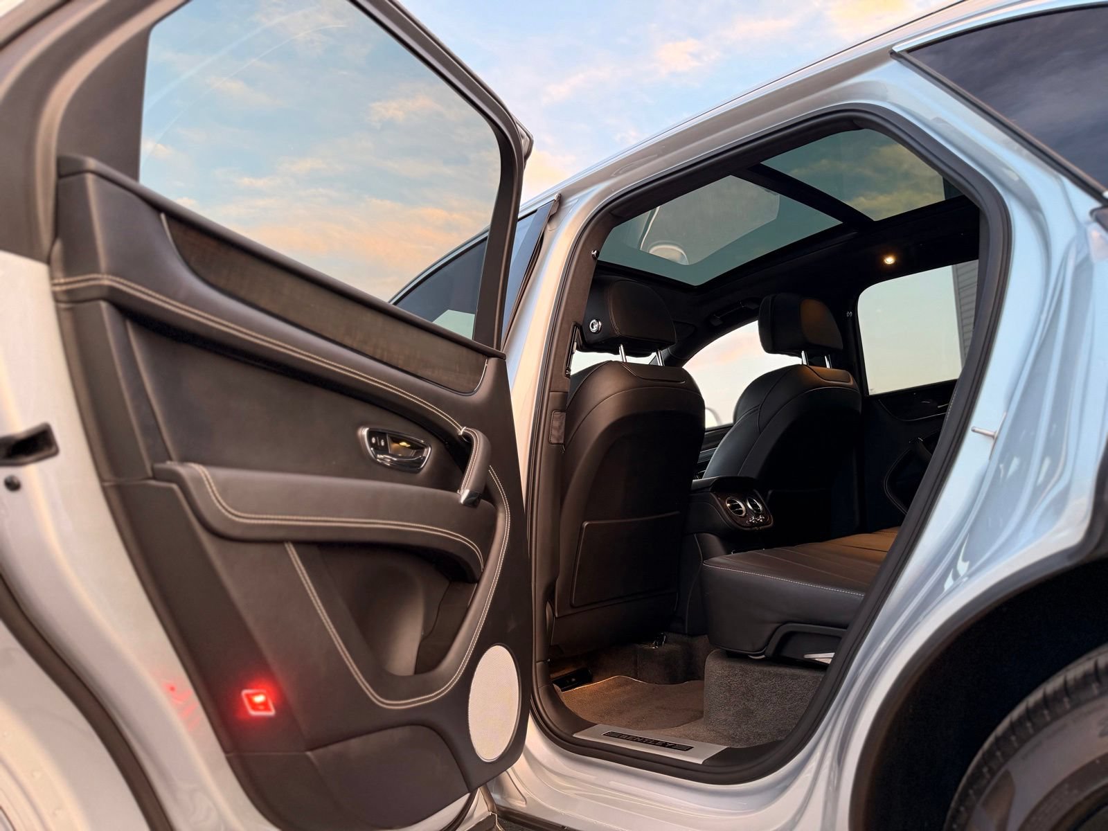 Used 2019 Bentley Bentayga AWD/4WD image 20