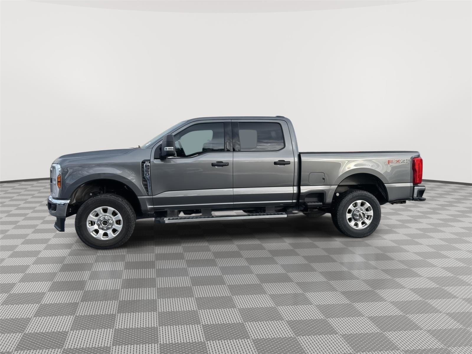 Used 2024 Ford F350 XLT w/ FX4 Off-Road Package AWD/4WD image 2