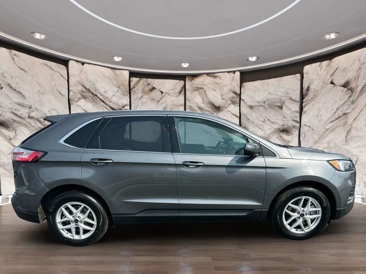 Used 2024 Ford Edge SEL image 6