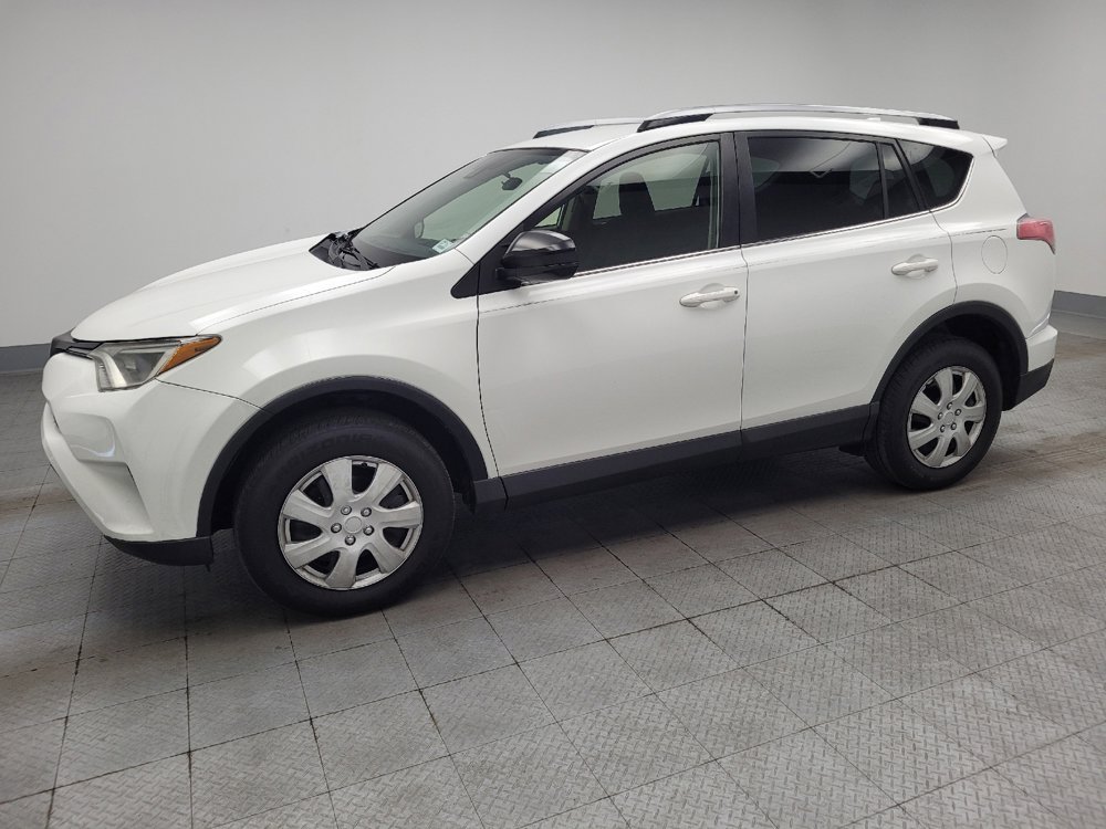 Used 2018 Toyota RAV4 LE FWD image 2