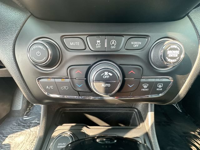 Used 2020 Jeep Cherokee Latitude Plus AWD/4WD image 20