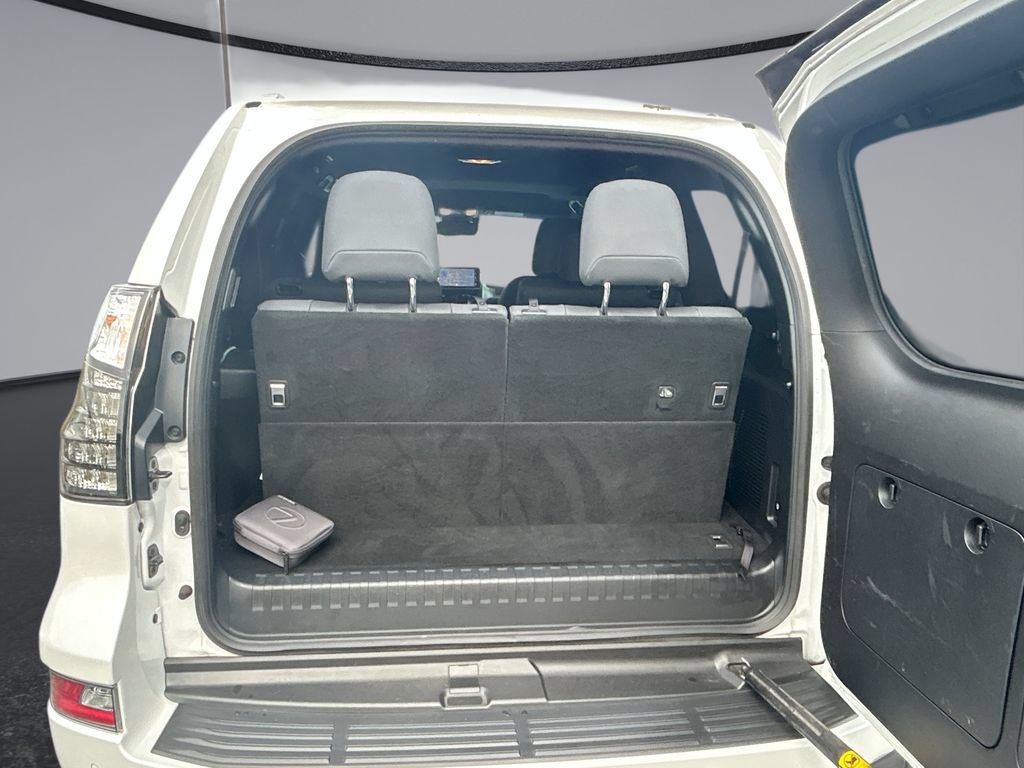 Used 2023 Lexus GX 460 Premium w/ Accessory Package AWD/4WD image 13
