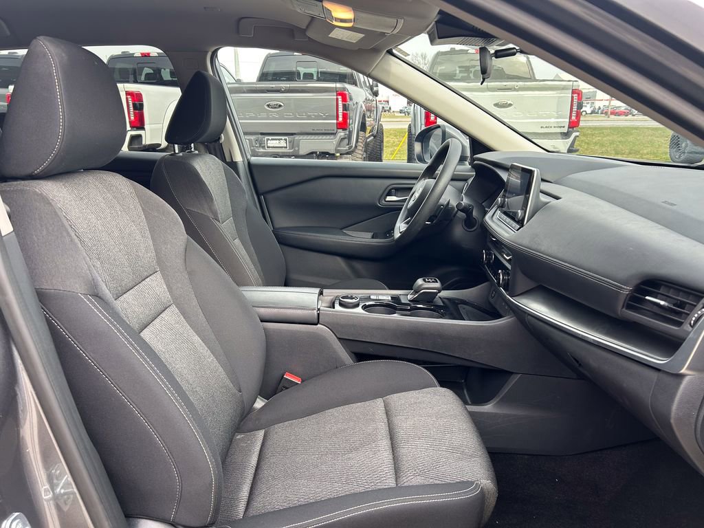 Used 2024 Nissan Rogue SV image 19