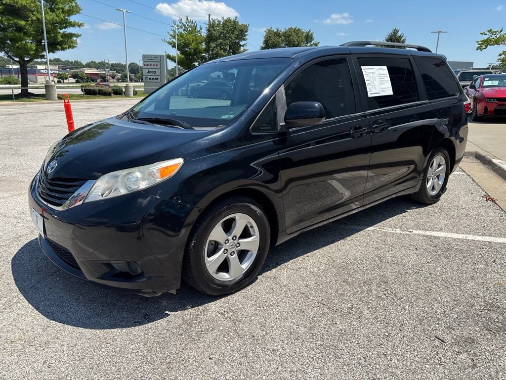 Used 2017 Toyota Sienna LE FWD image 14