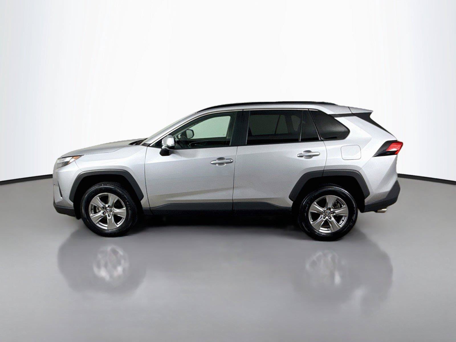 Used 2025 Toyota RAV4 XLE AWD/4WD image 8
