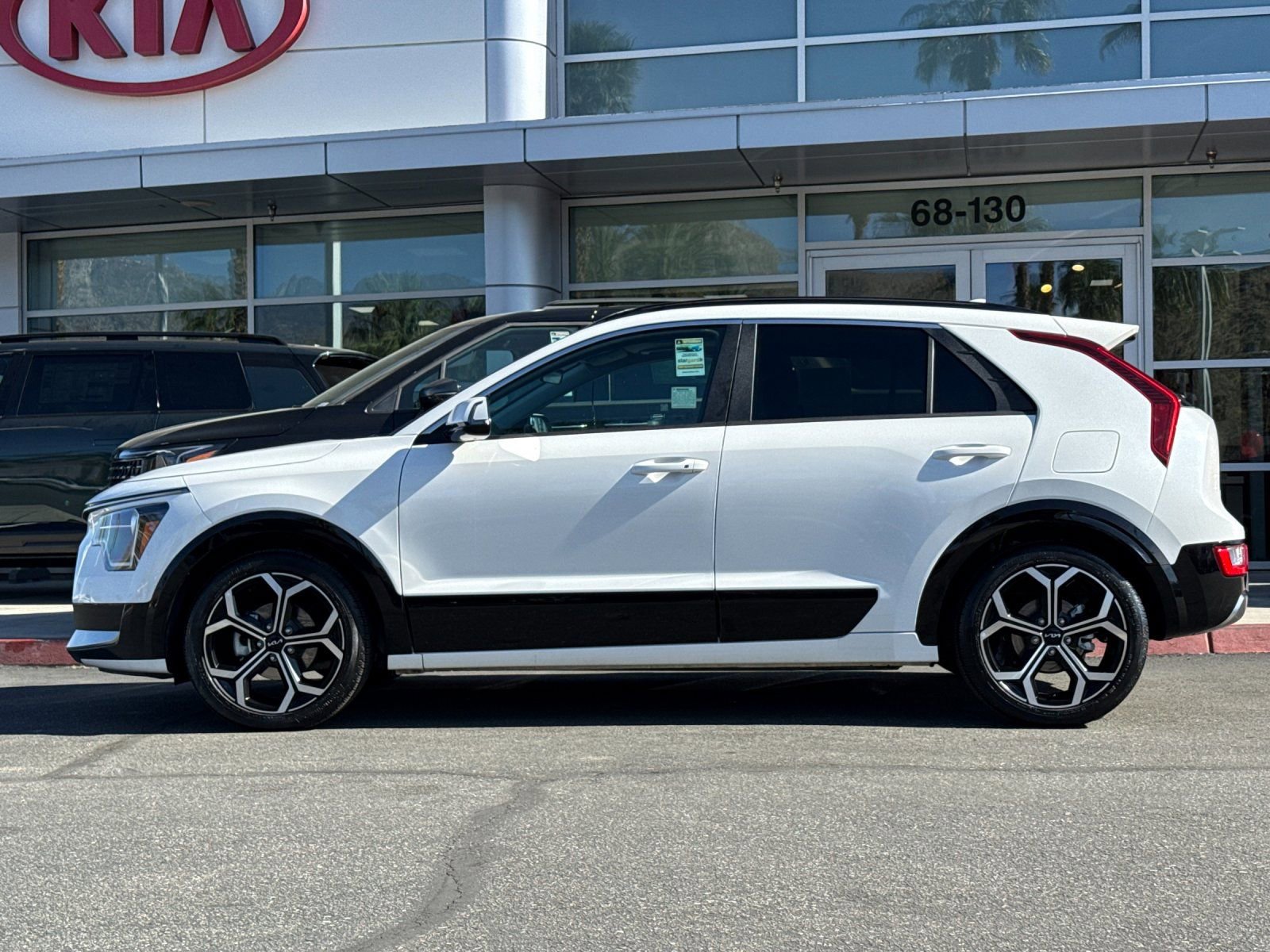 Used 2025 Kia Niro EX Touring image 6