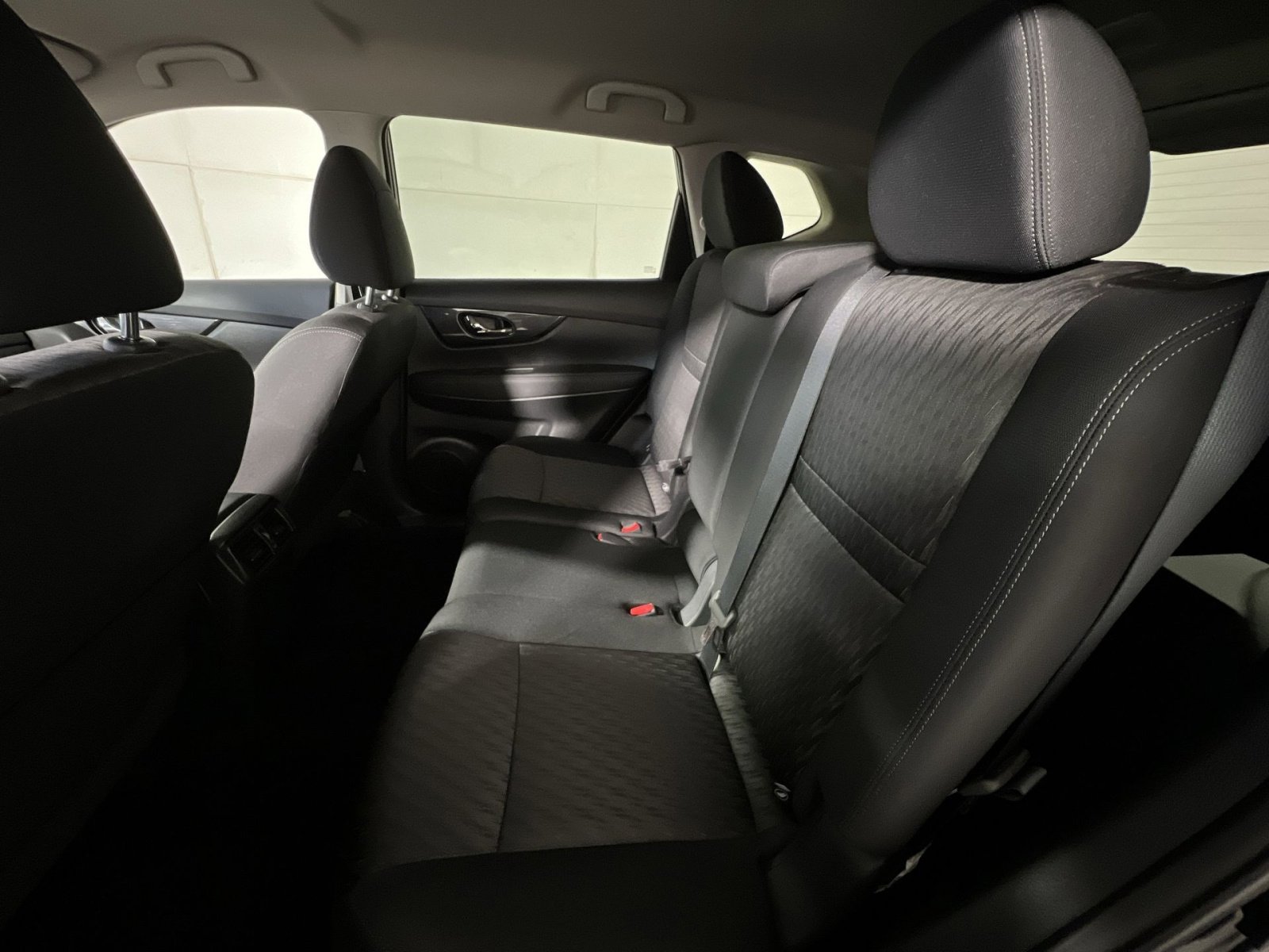 Used 2018 Nissan Rogue SV w/ Premium Package image 24