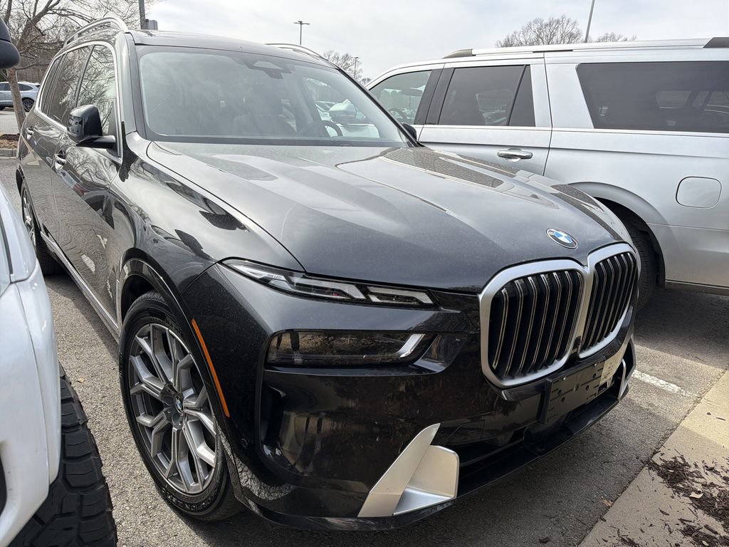 Used 2025 BMW X7 xDrive40i w/ Premium Package image 2
