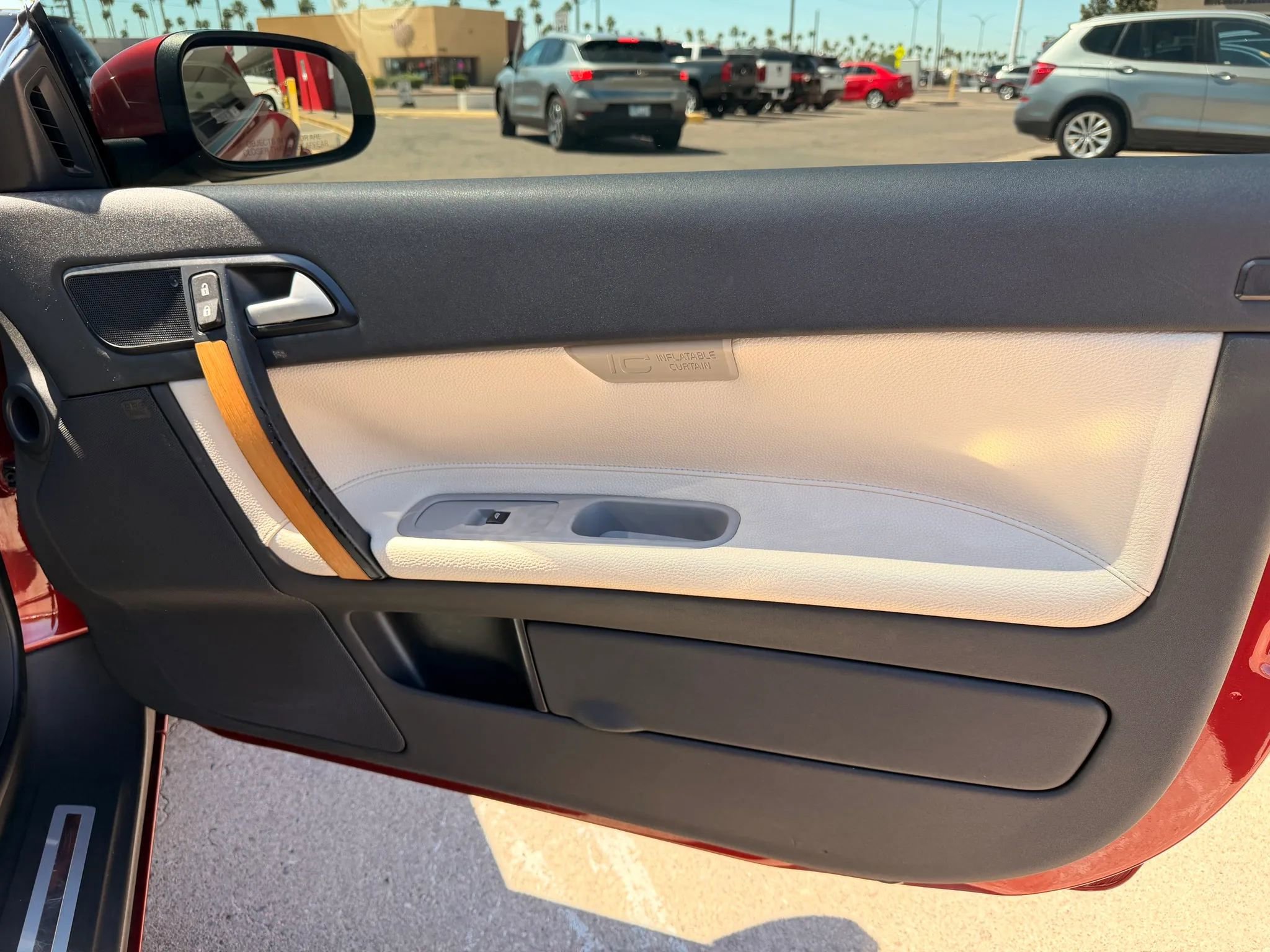 Used 2011 Volvo C70 T5 w/ Multimedia Pkg image 22