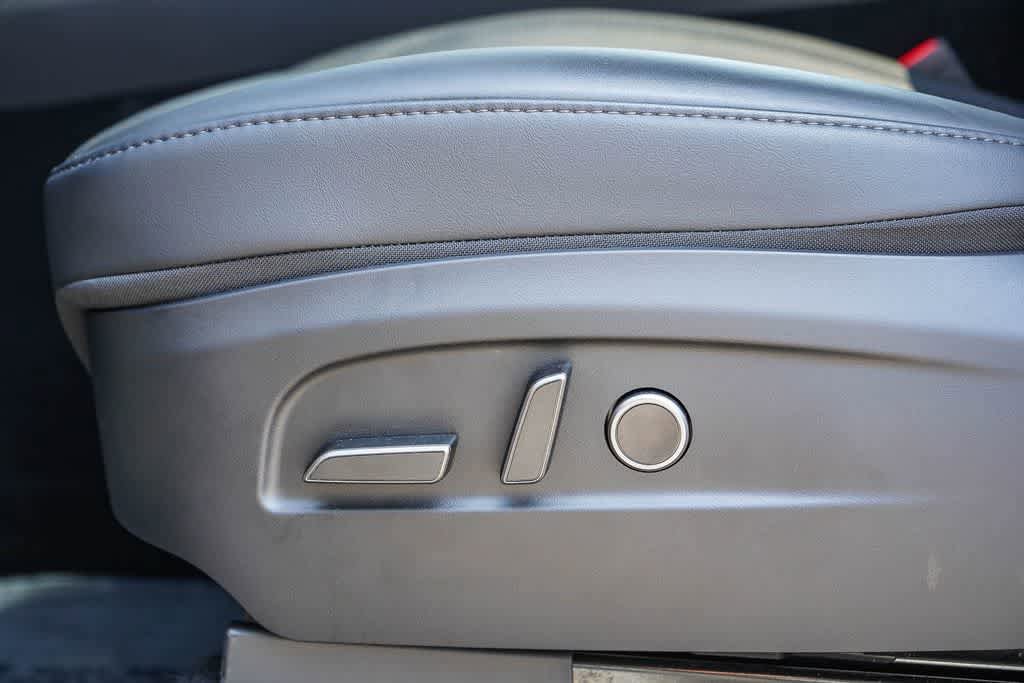Used 2026 Tesla Model Y AWD image 19