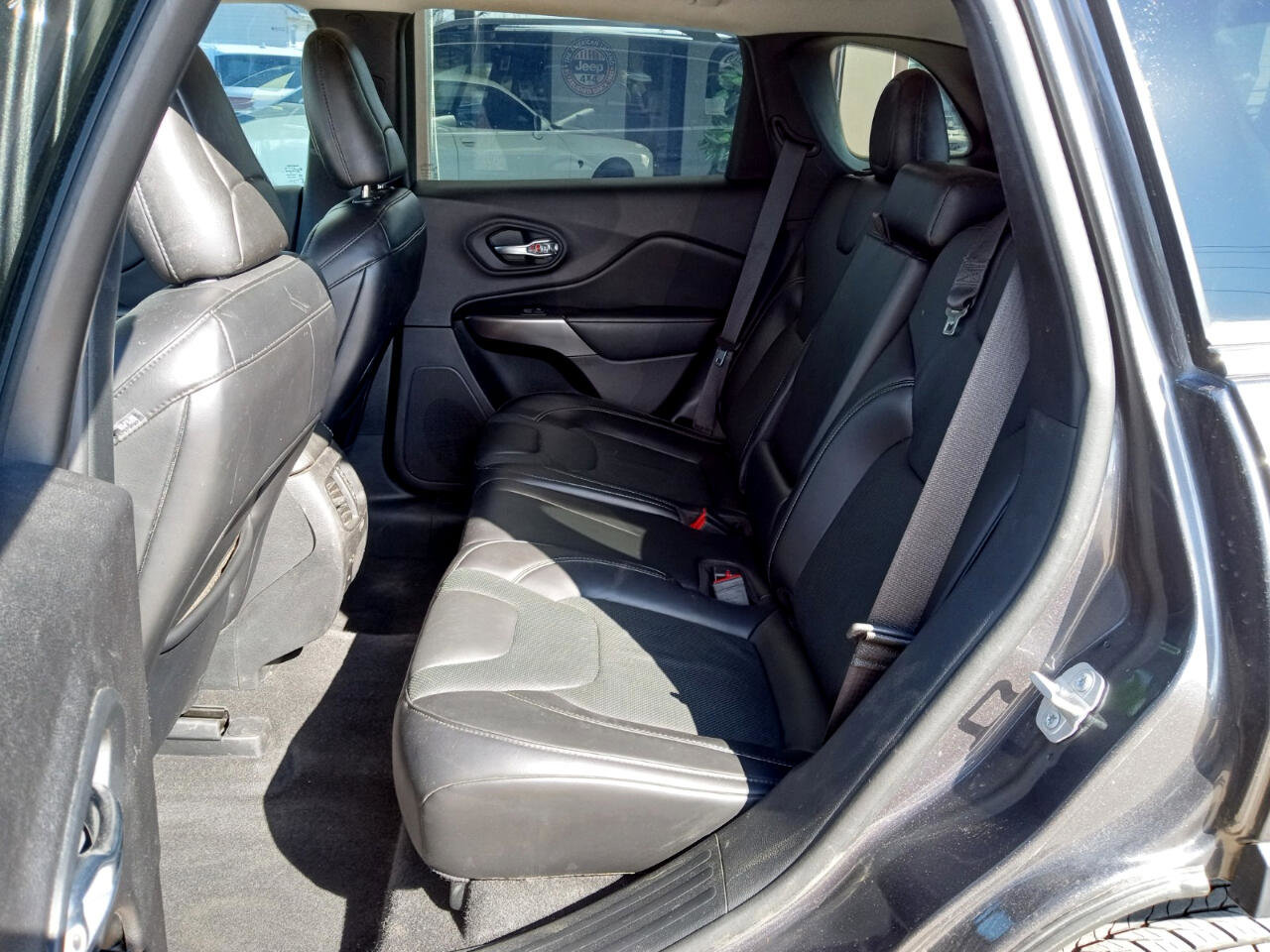 Used 2020 Jeep Cherokee Limited image 5