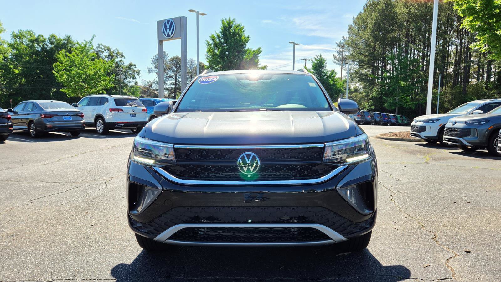 Used 2024 Volkswagen Taos SE AWD/4WD image 8