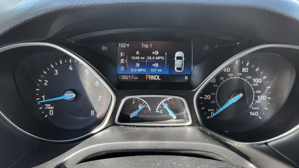 Used 2018 Ford Focus SE w/ SE Appearance Package image 28