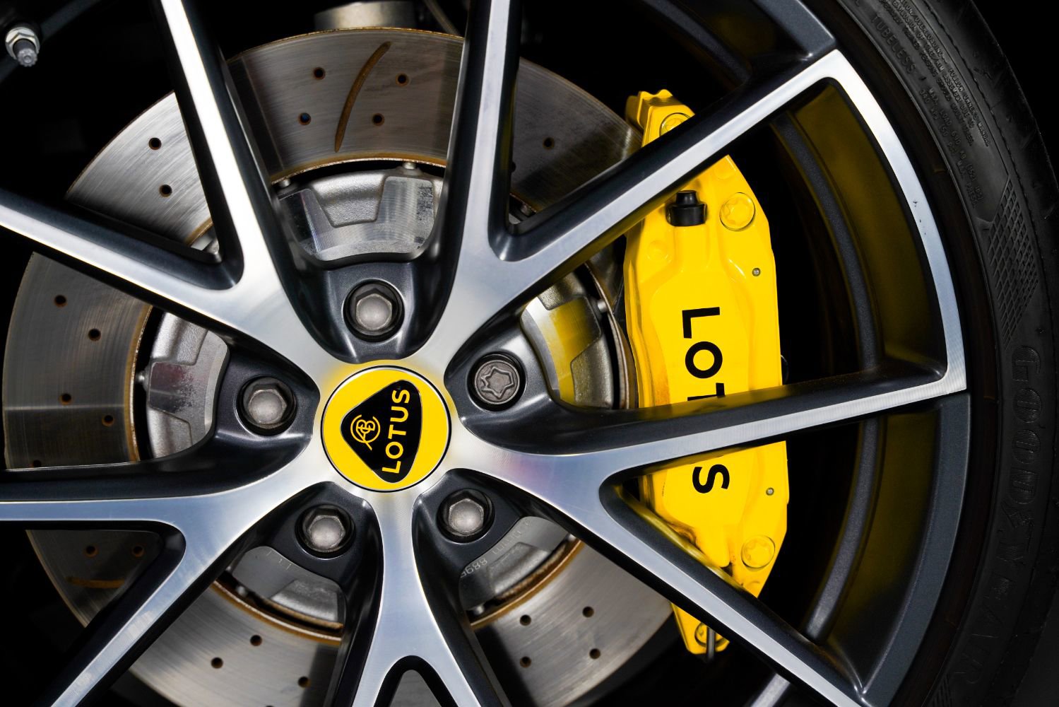 Used 2024 Lotus Emira First Edition image 18