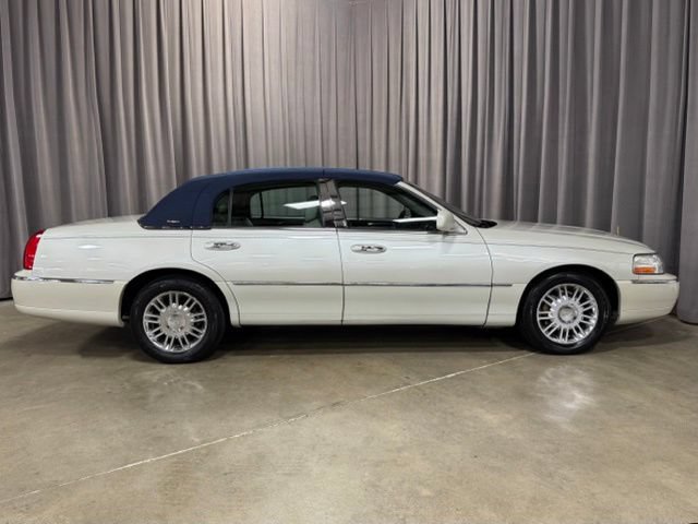 Used 2006 Lincoln Town Car Designer Series RWD image 4