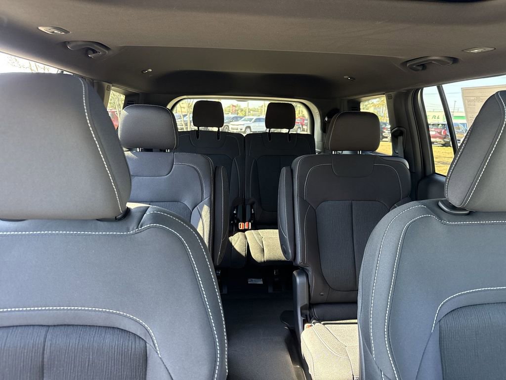 New 2025 Jeep Grand Cherokee L Laredo w/ Luxury Tech Group I image 27