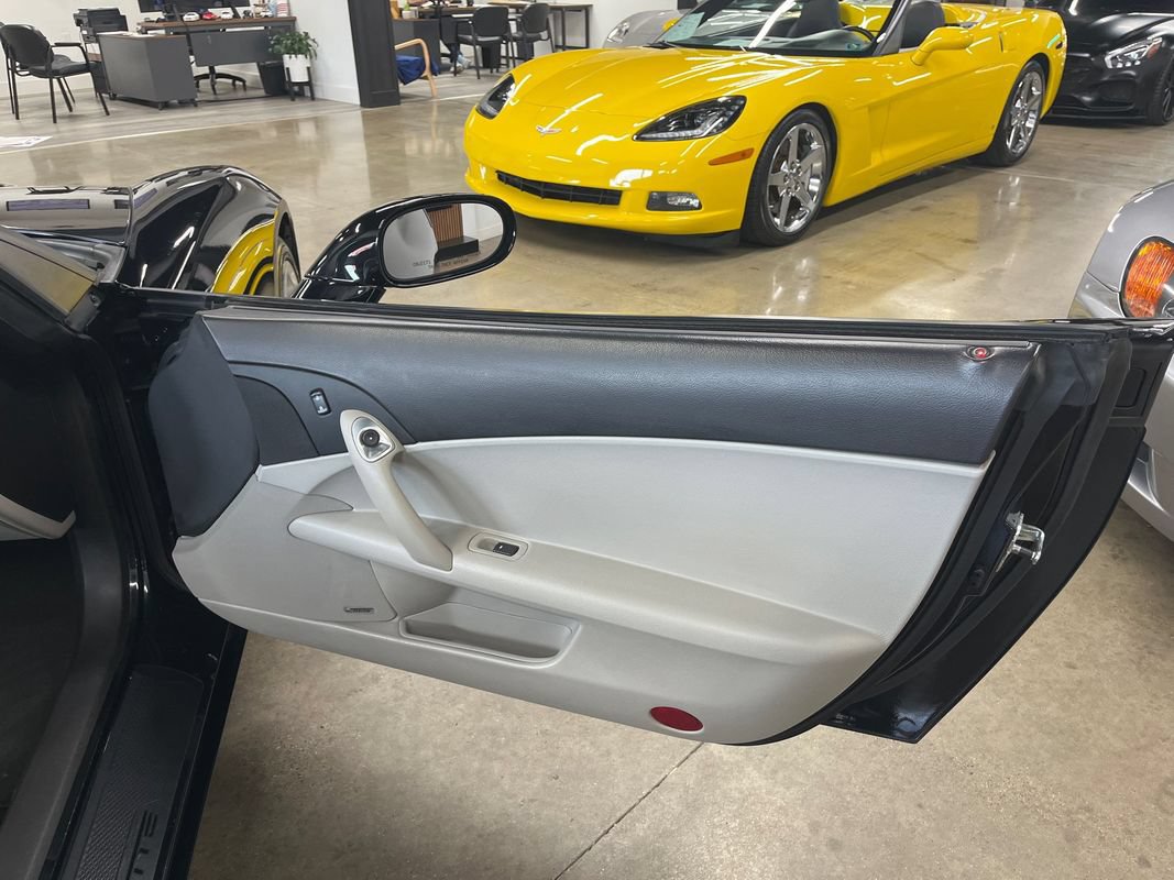 Used 2007 Chevrolet Corvette Coupe w/ Preferred Equipment Group RWD image 47