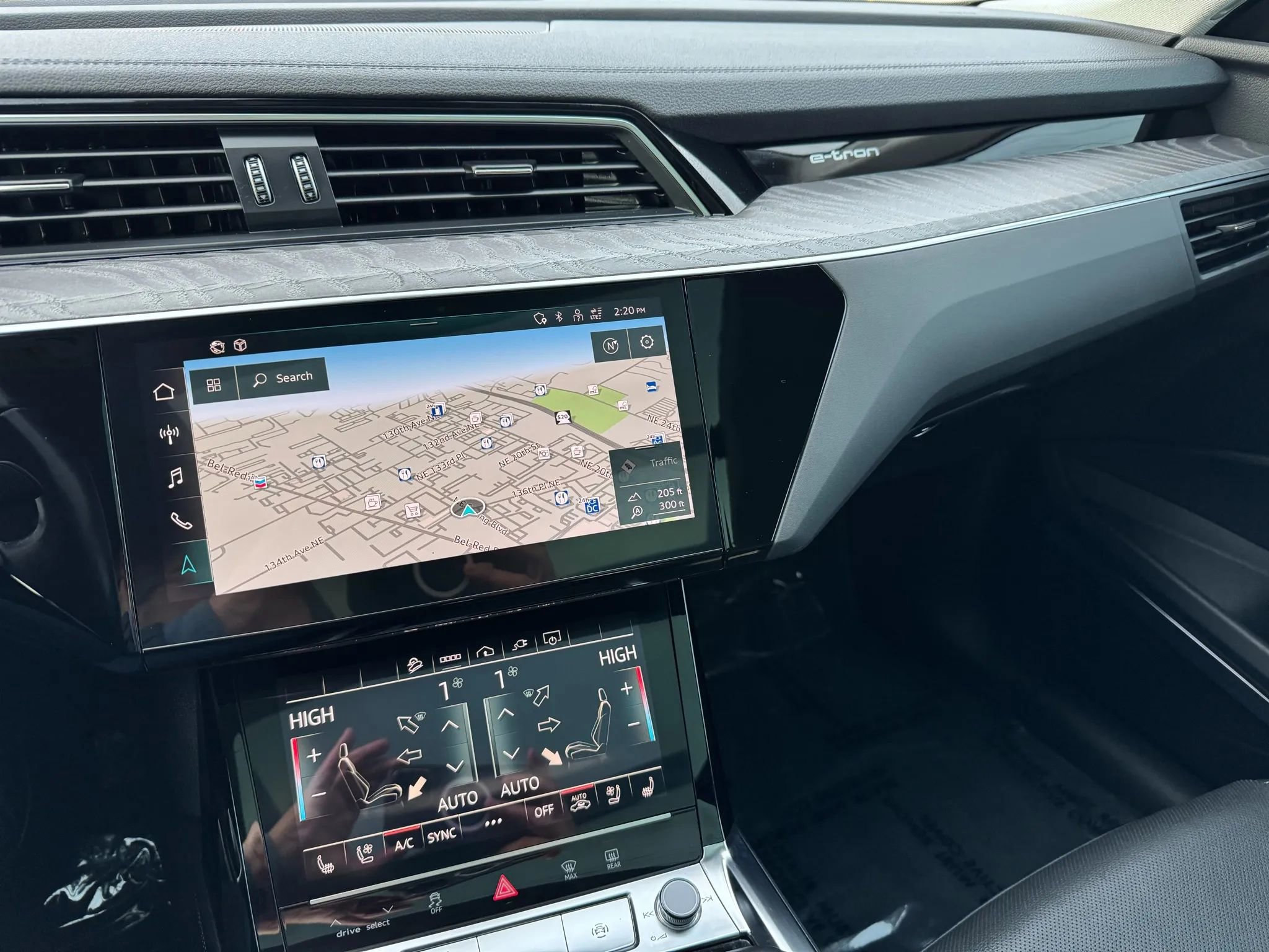 Used 2022 Audi e-tron Premium Plus w/ Premium Plus Package image 37