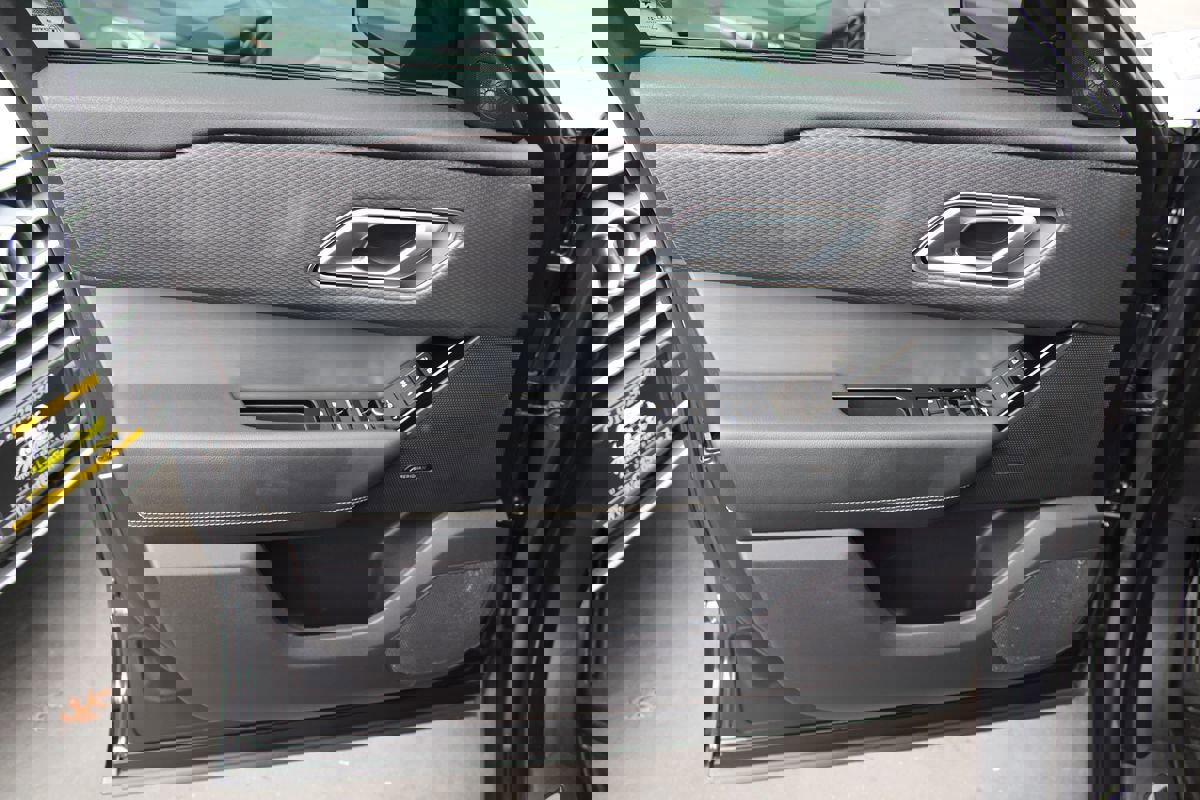 Used 2021 Land Rover Range Rover Velar R-Dynamic S image 19