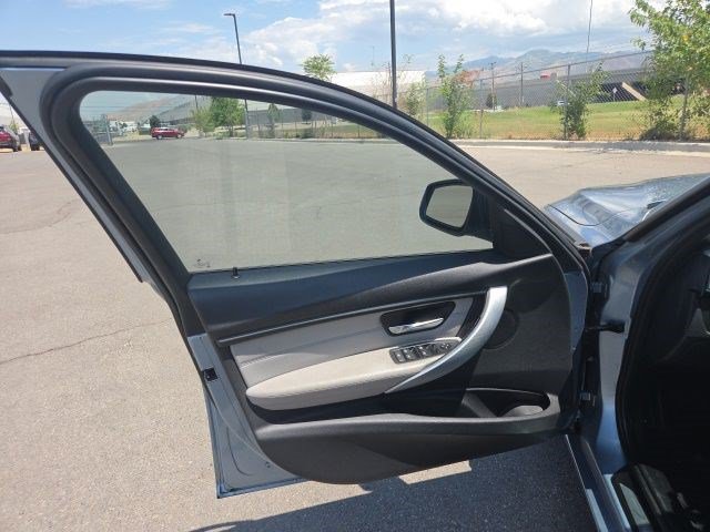 Used 2013 BMW 328i xDrive Sedan AWD/4WD image 10