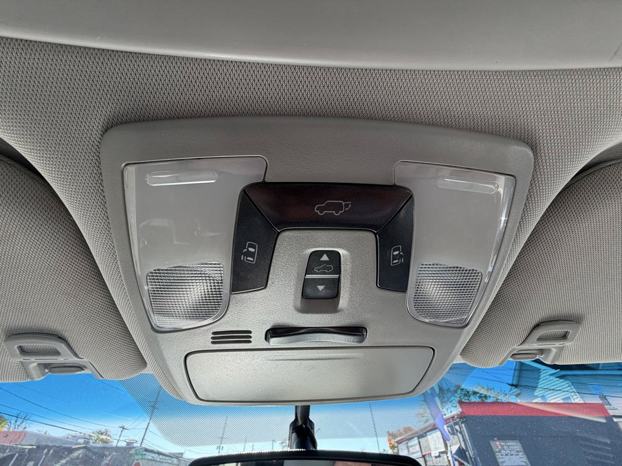 Used 2017 Toyota Sienna XLE w/ XLE Navigation Package FWD image 33