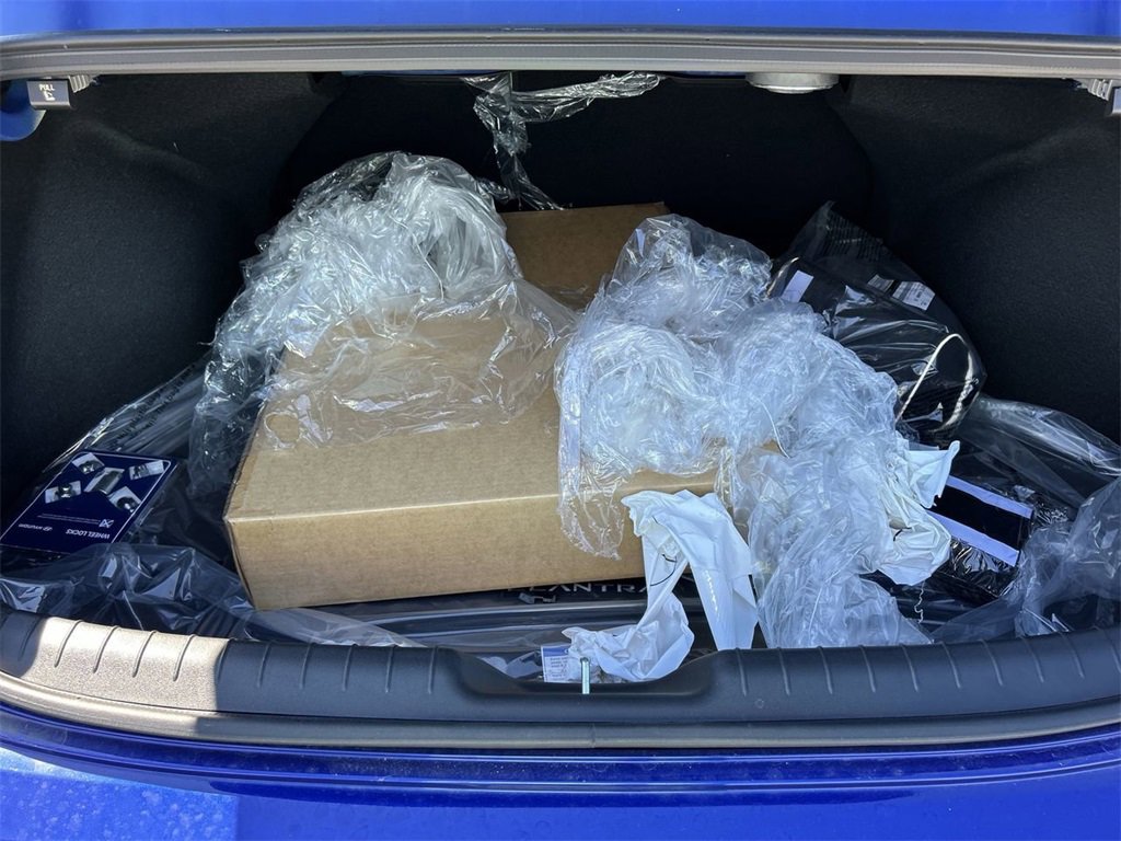 New 2025 Hyundai Elantra Limited image 17