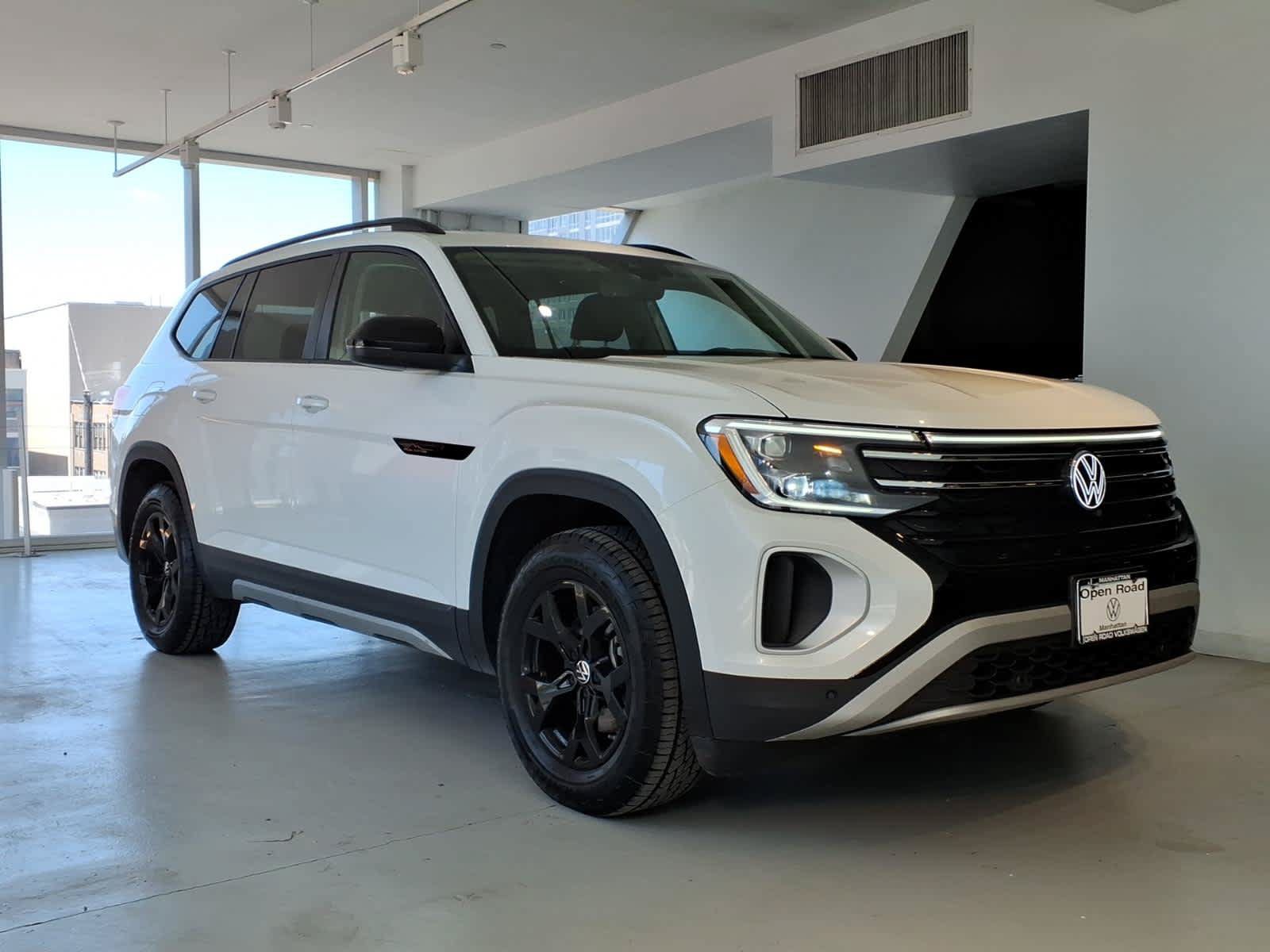 Used 2026 Volkswagen Atlas Peak Edition AWD/4WD image 3