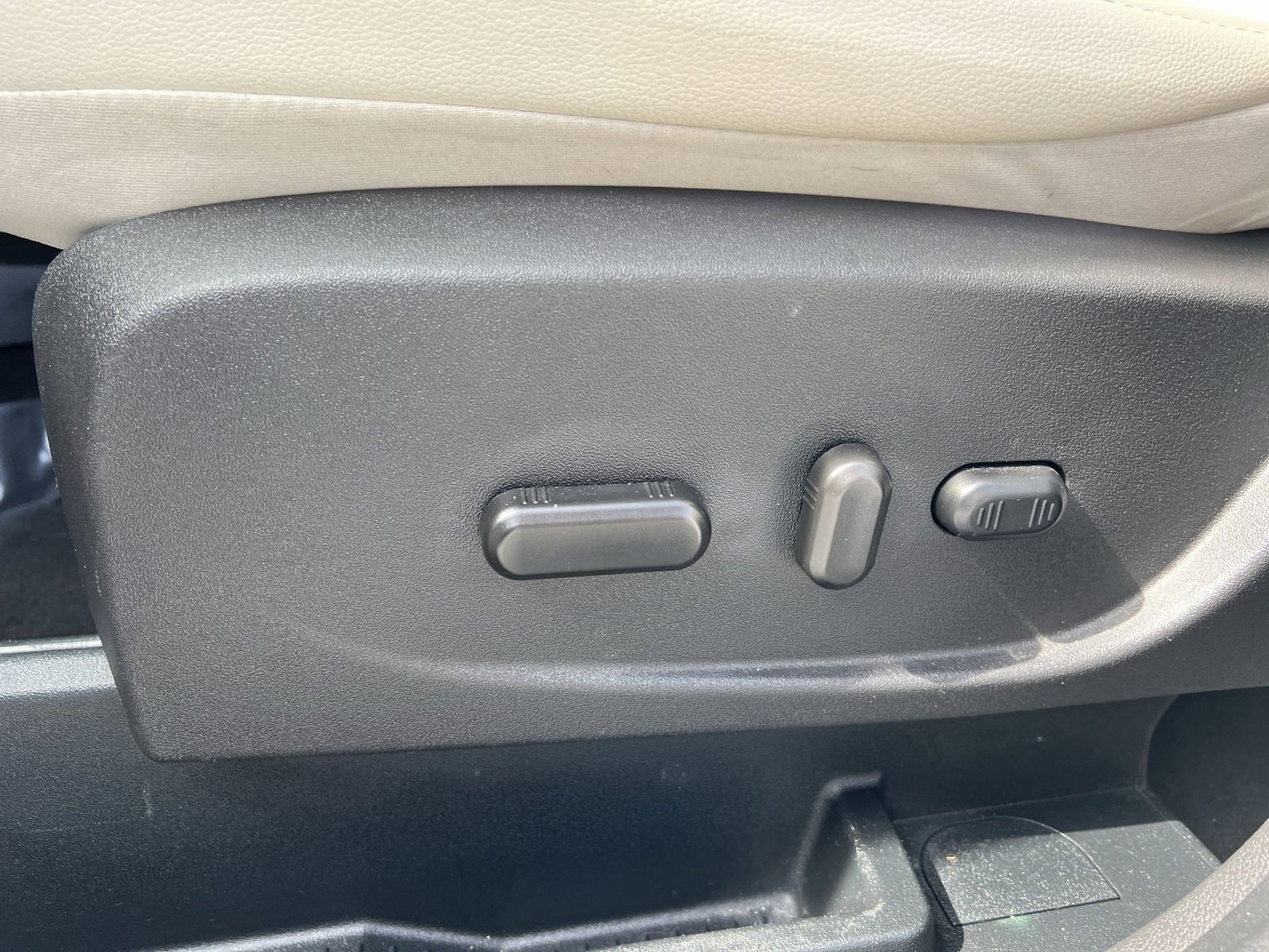 Certified 2018 Ford Escape SEL w/ SEL Sport Appearance Package image 14