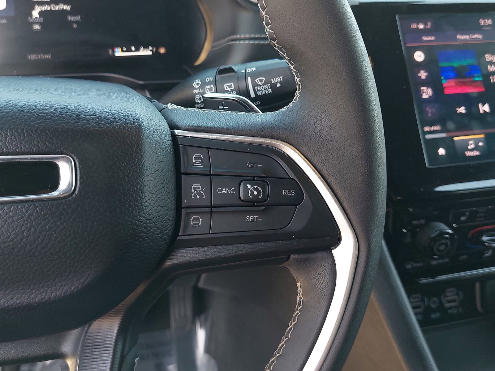 Used 2024 Jeep Grand Cherokee Altitude RWD image 16