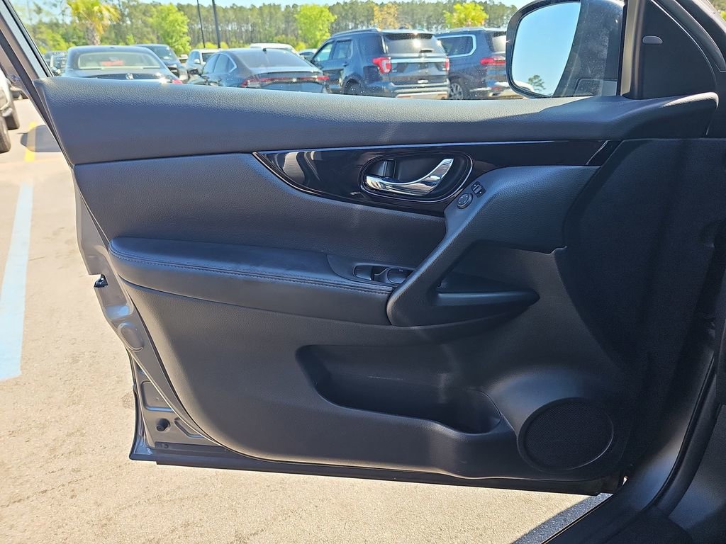 Used 2021 Nissan Rogue Sport SL FWD image 31