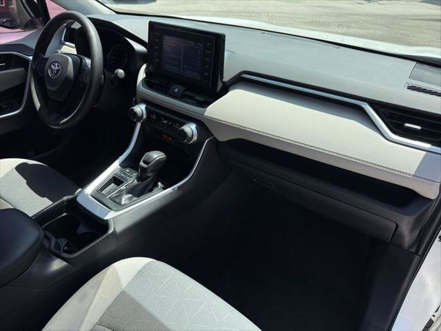 Used 2019 Toyota RAV4 XLE FWD image 17