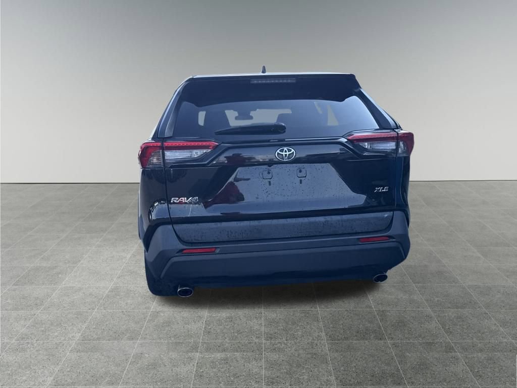 Used 2021 Toyota RAV4 XLE image 4