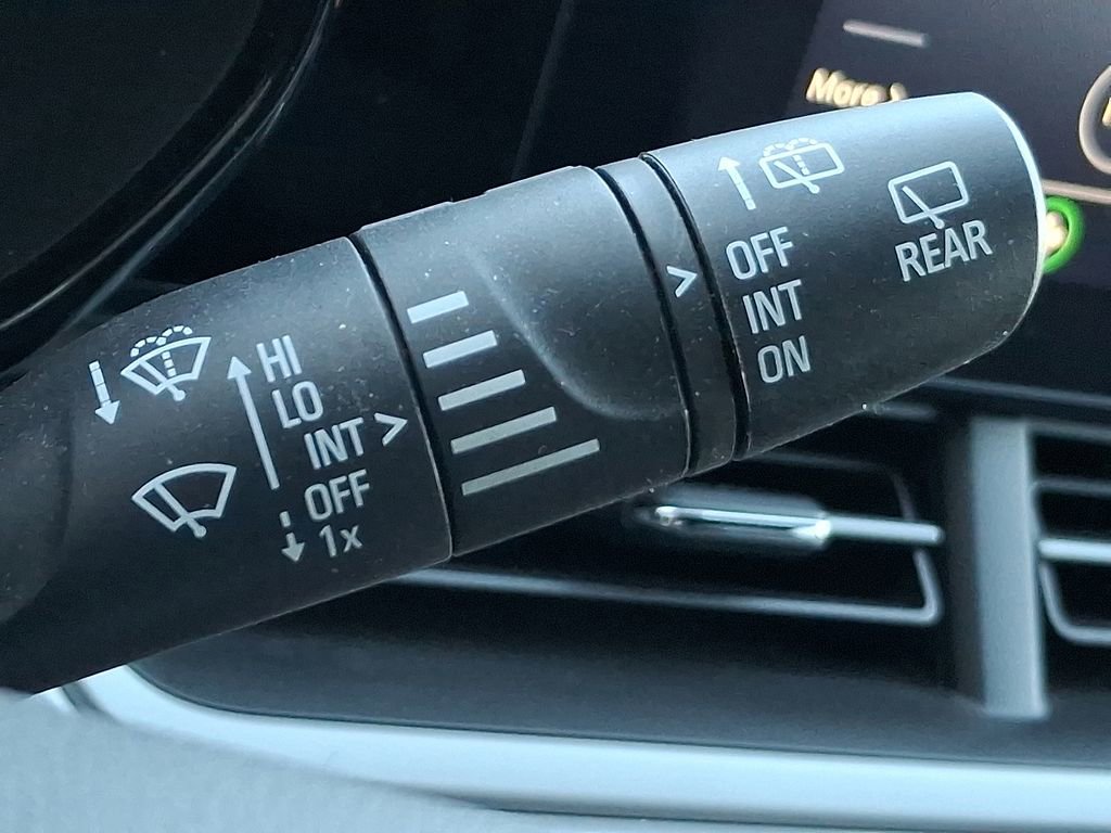 Used 2024 Chevrolet Trax RS w/ Sunroof Package FWD image 27