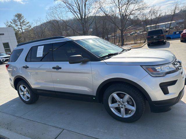 Used 2018 Ford Explorer FWD image 2