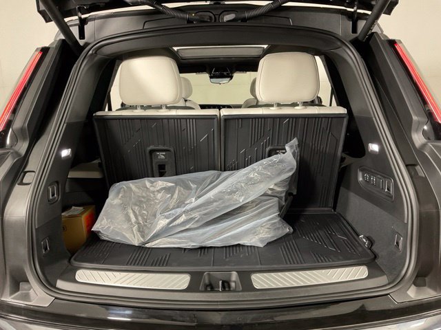 New 2026 Cadillac Vistiq Luxury w/ LPO, Floor Liner Package AWD/4WD image 32