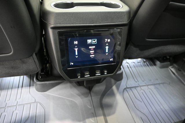 New 2026 GMC Yukon XL AT4 Ultimate w/ LPO, Illumination Package image 32