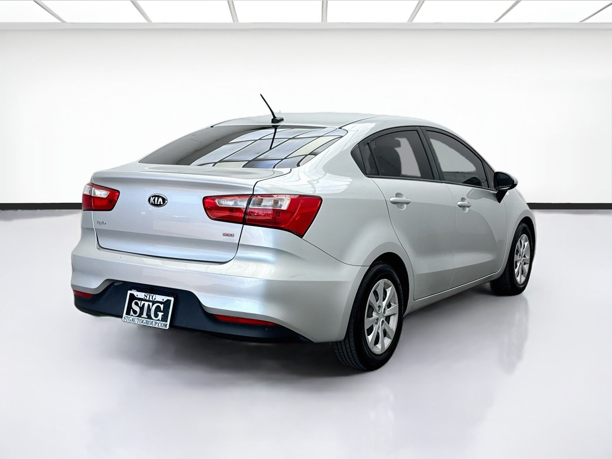 Used 2017 Kia Rio LX w/ Power Package FWD image 4