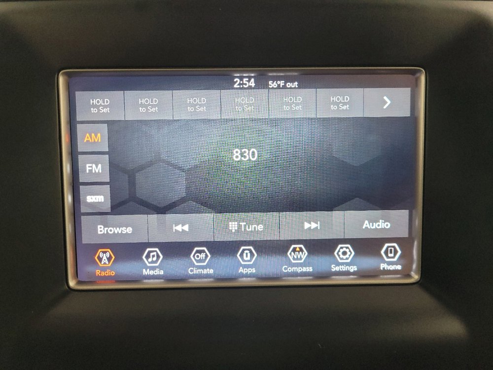 Used 2019 Jeep Grand Cherokee Laredo image 25