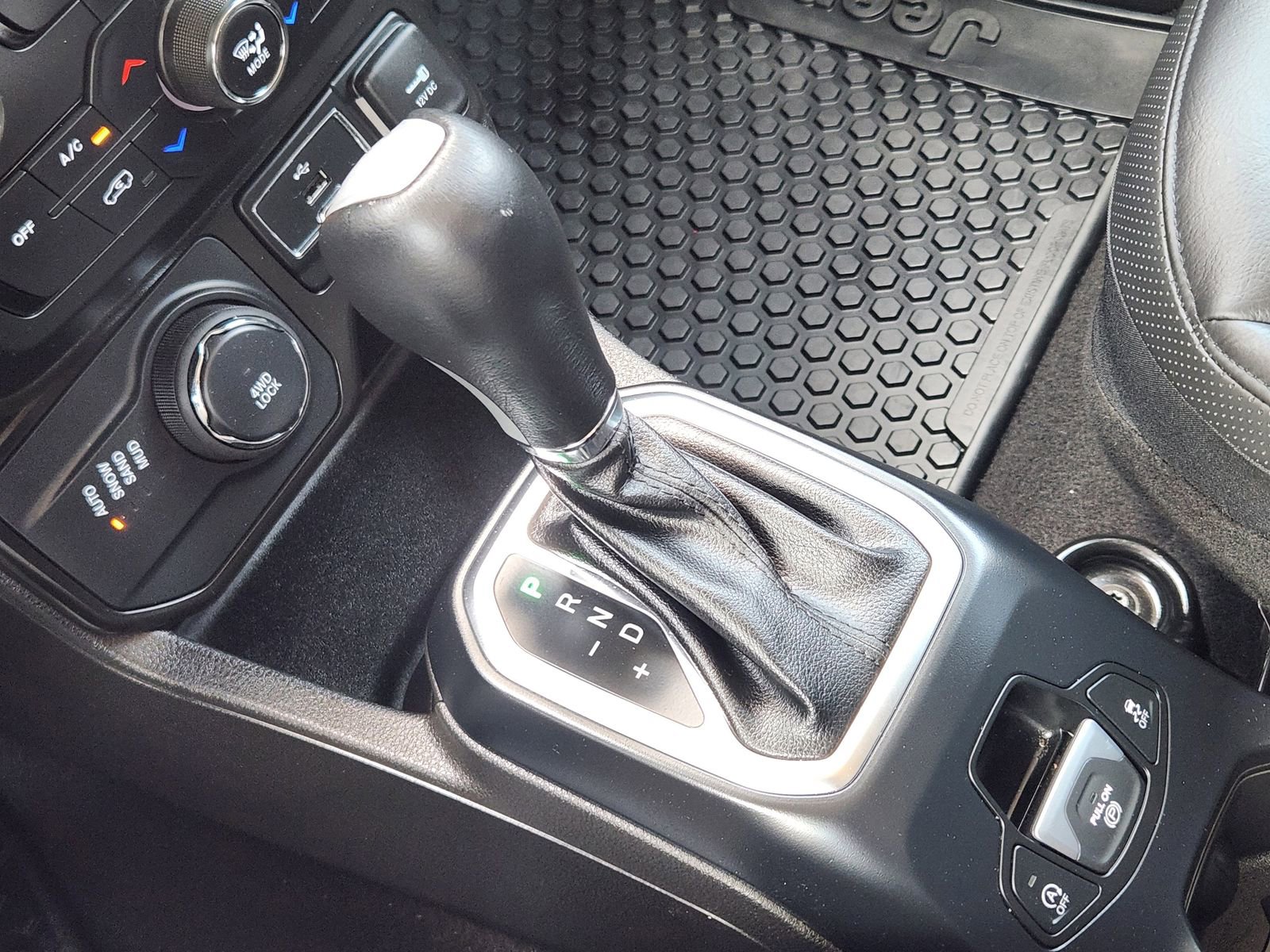 Used 2023 Jeep Renegade Limited AWD/4WD image 23