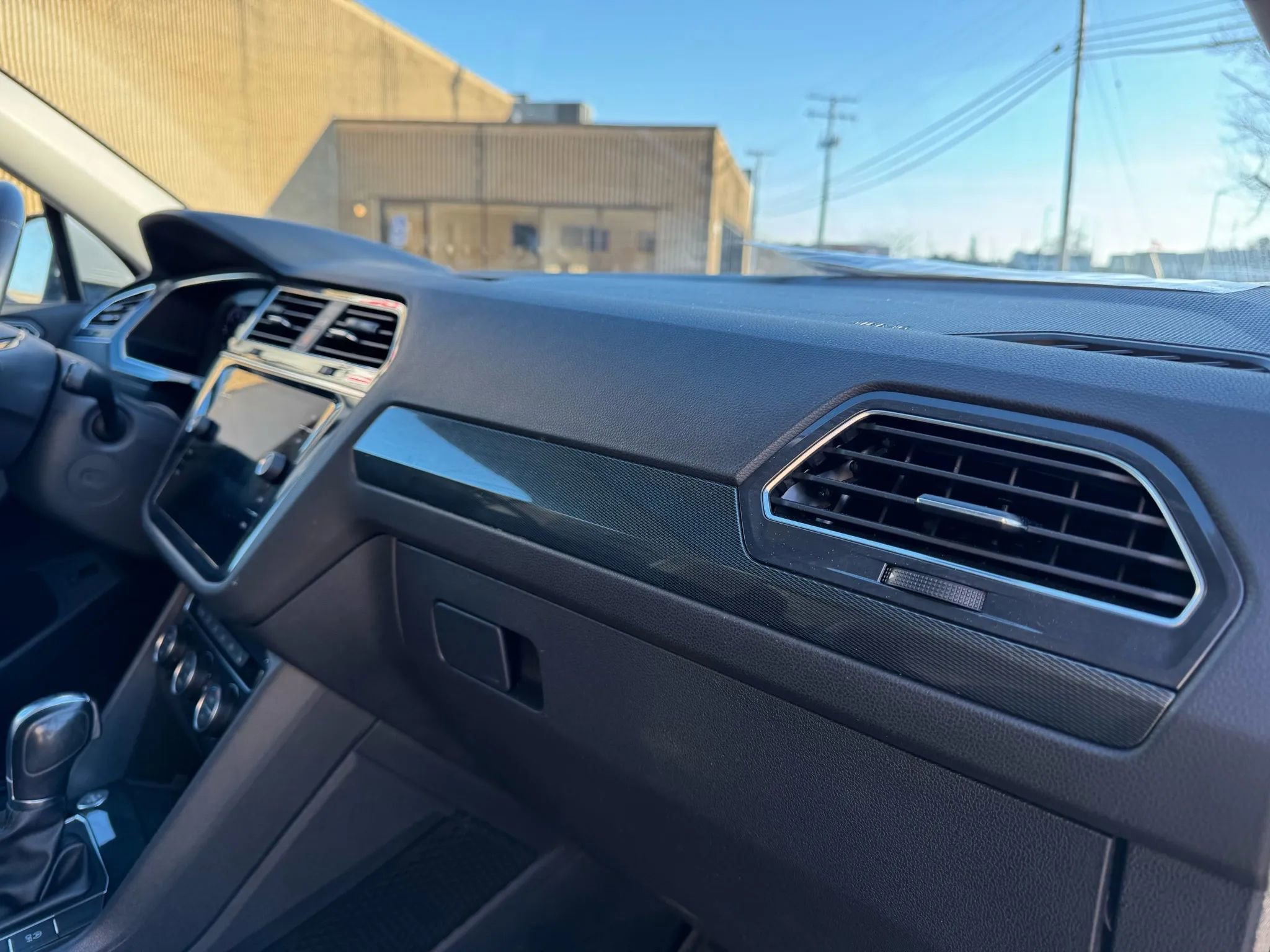 Used 2019 Volkswagen Tiguan SEL Premium w/ 3rd Row Seat Package image 28