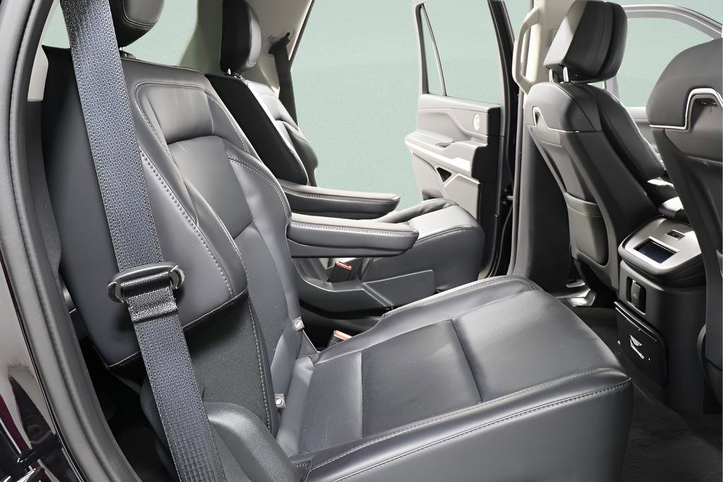 Used 2025 Lincoln Navigator Reserve image 28