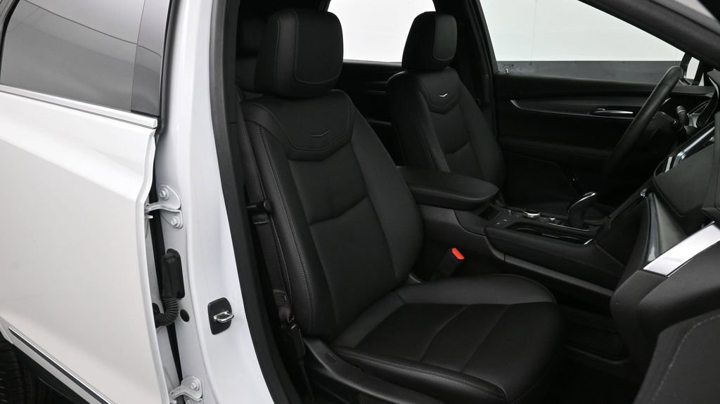 Certified 2024 Cadillac XT5 Luxury FWD image 16