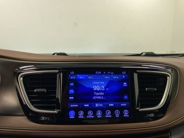 Used 2017 Chrysler Pacifica Limited w/ UConnect Theater Package FWD image 11