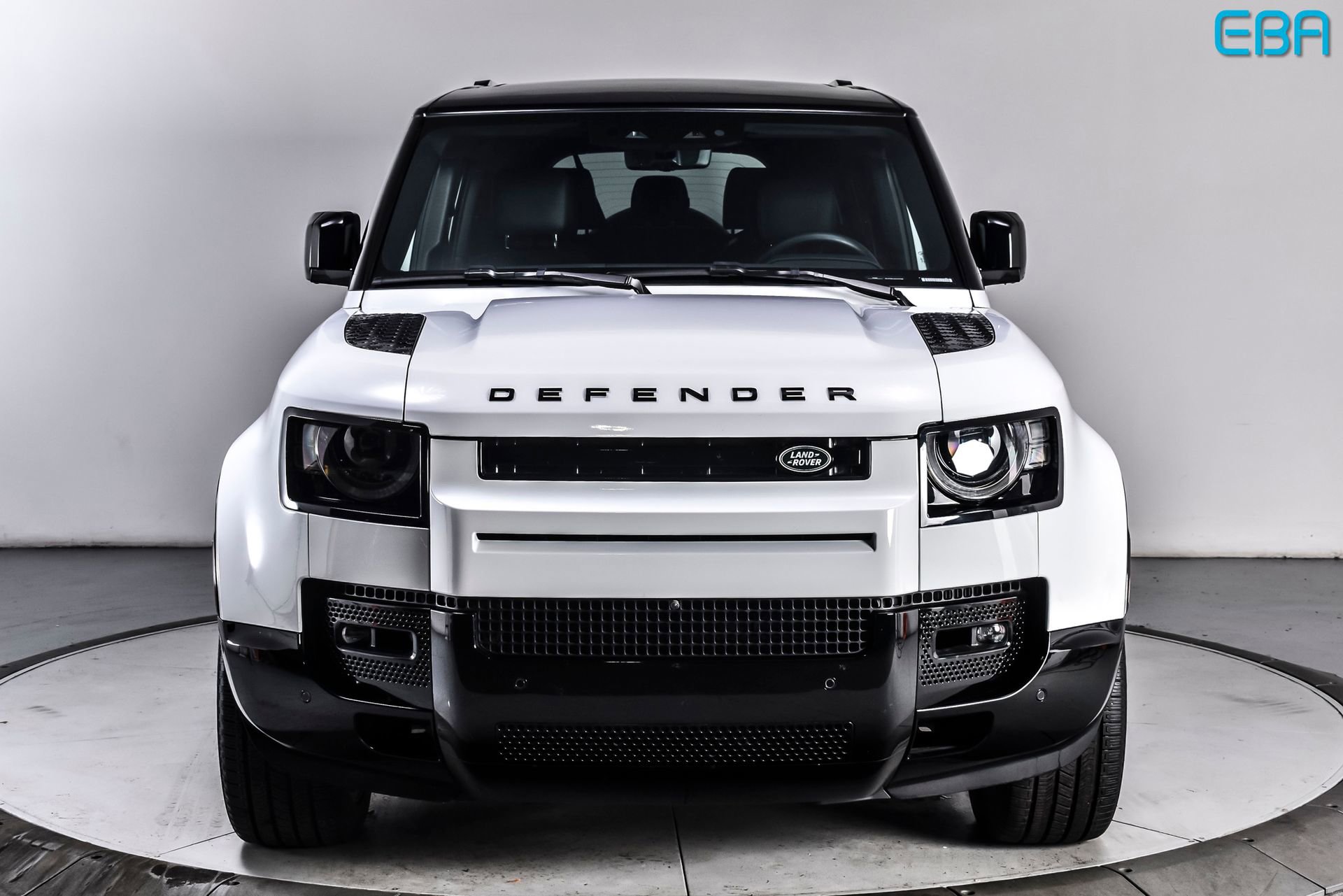 Used 2025 Land Rover Defender 130 X-Dynamic SE image 8