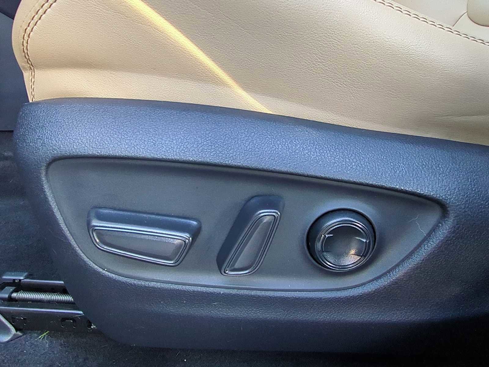 Used 2023 Toyota RAV4 XLE Premium image 18