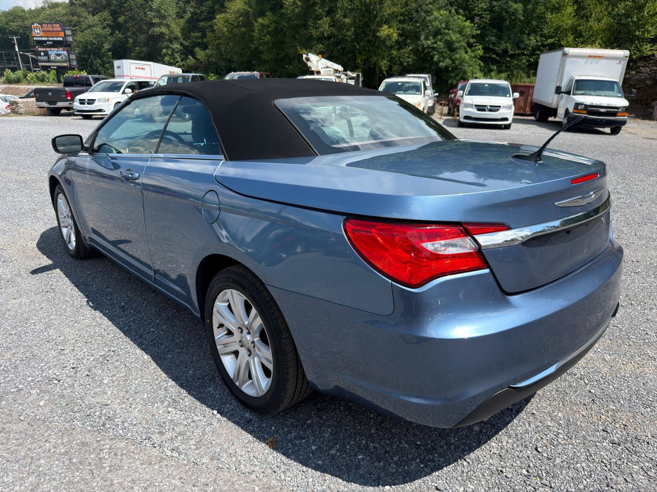 Used 2011 Chrysler 200 Touring FWD image 12